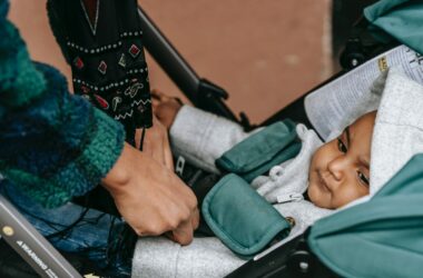 Je baby leert op de kinderboerderij